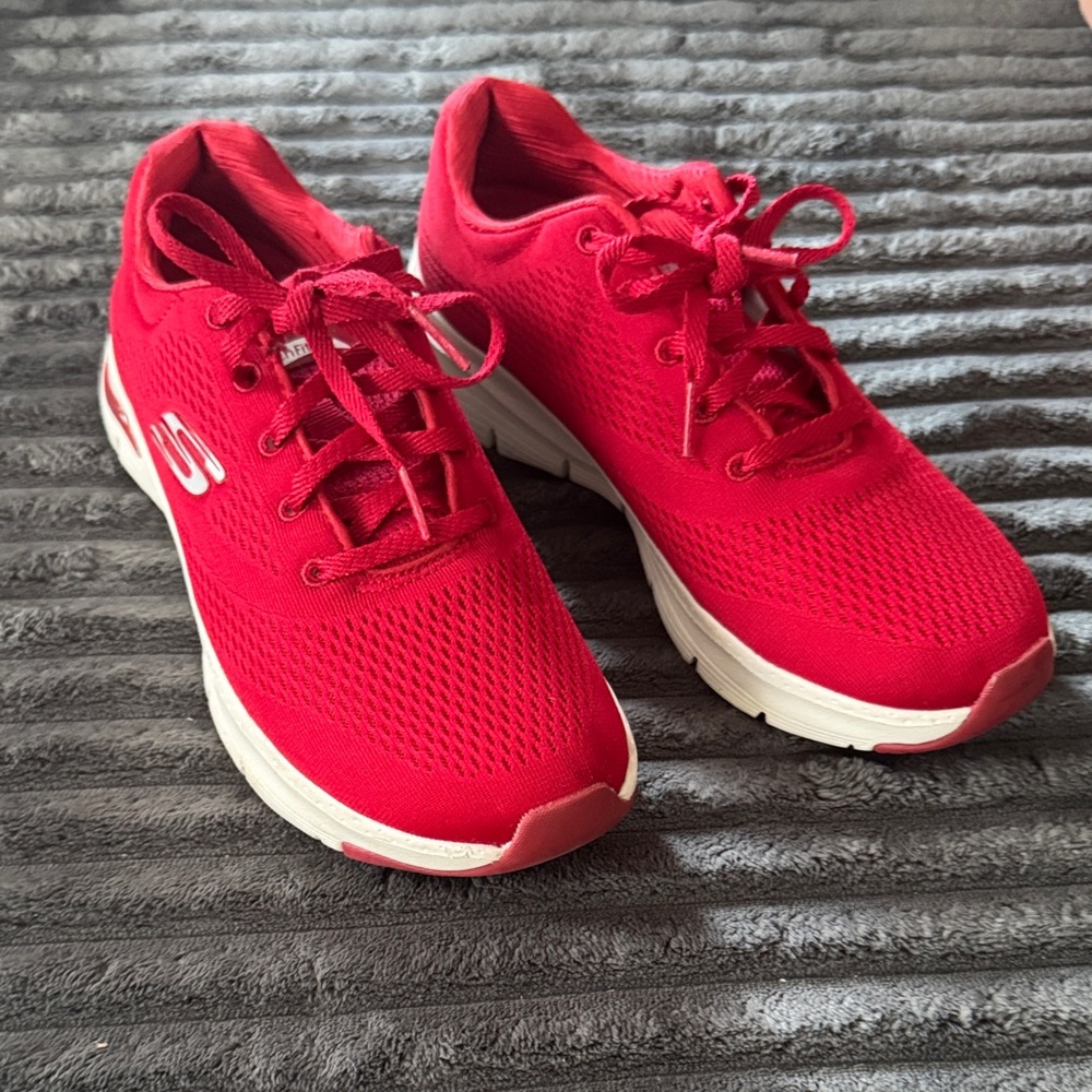 SKETCHERS Women's Red Athletic Shoes SNEAKERS Arch Fit Air-Cooled